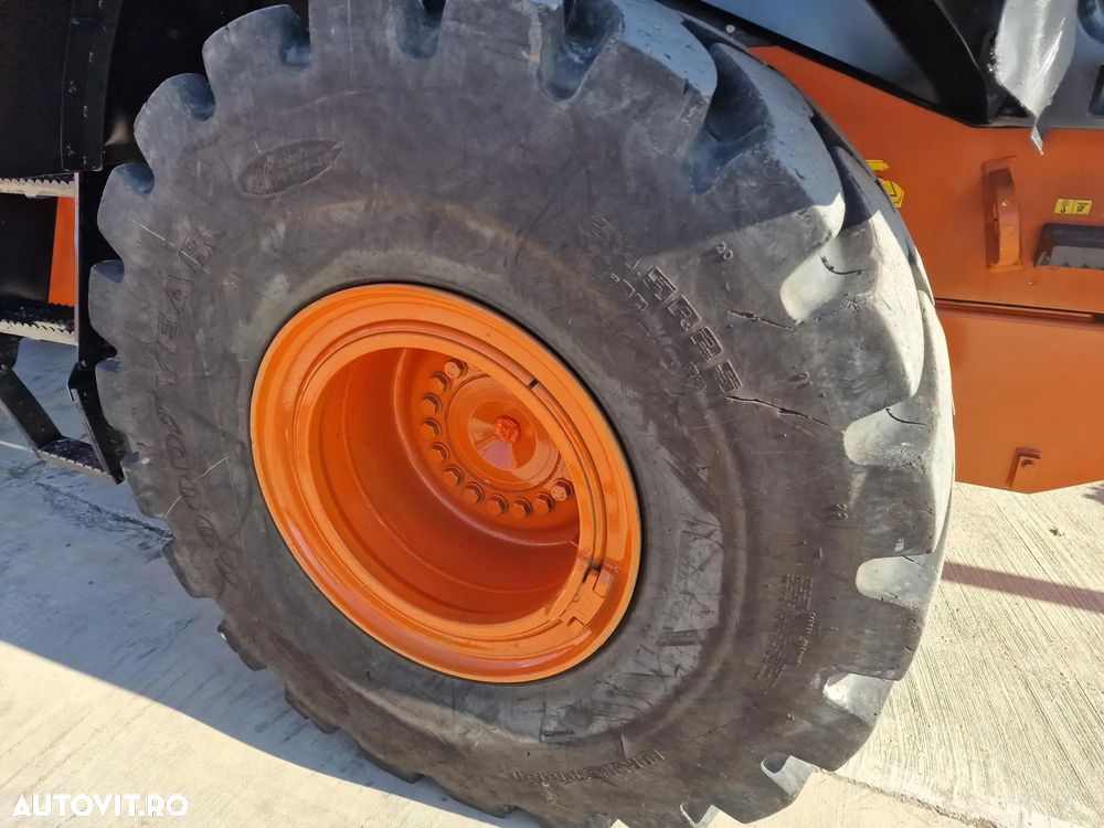 Hitachi ZW220, 2.140h, 8.833 km, CUPLA RAPIDA, CUPA 3,5mc, Masa operationala 20t, Anvelope Goodyear profil L5 90% ok, Gresare automata, VIRARE JOYSTICK, consum mediu 14,6l/h, an fabr 2020, camera spate, ridica la 4,2m,  CA NOU-PROMOTIE 119.900 EUR+Tva - 14
