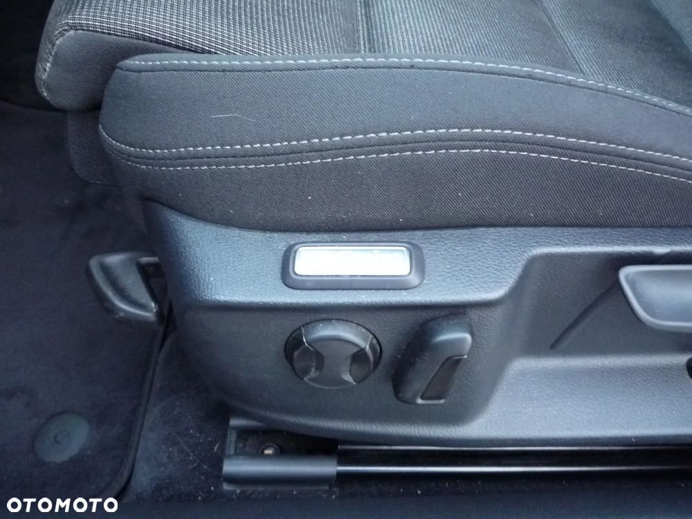 Volkswagen Passat 2.0 TDI SCR Comfortline - 16