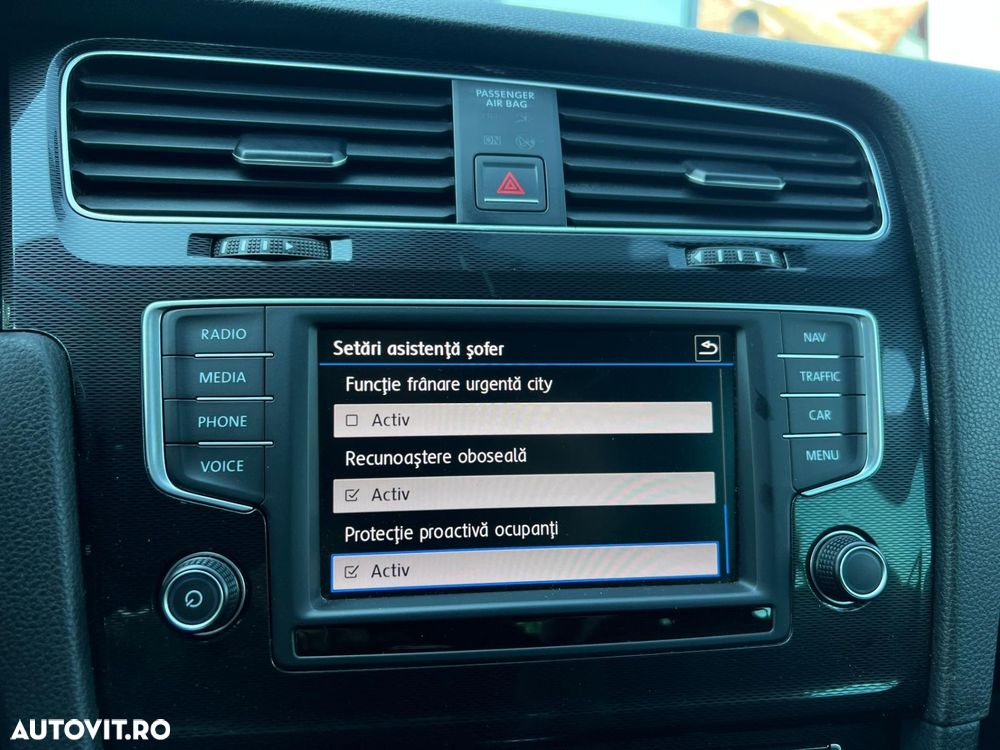 Volkswagen Golf - 22