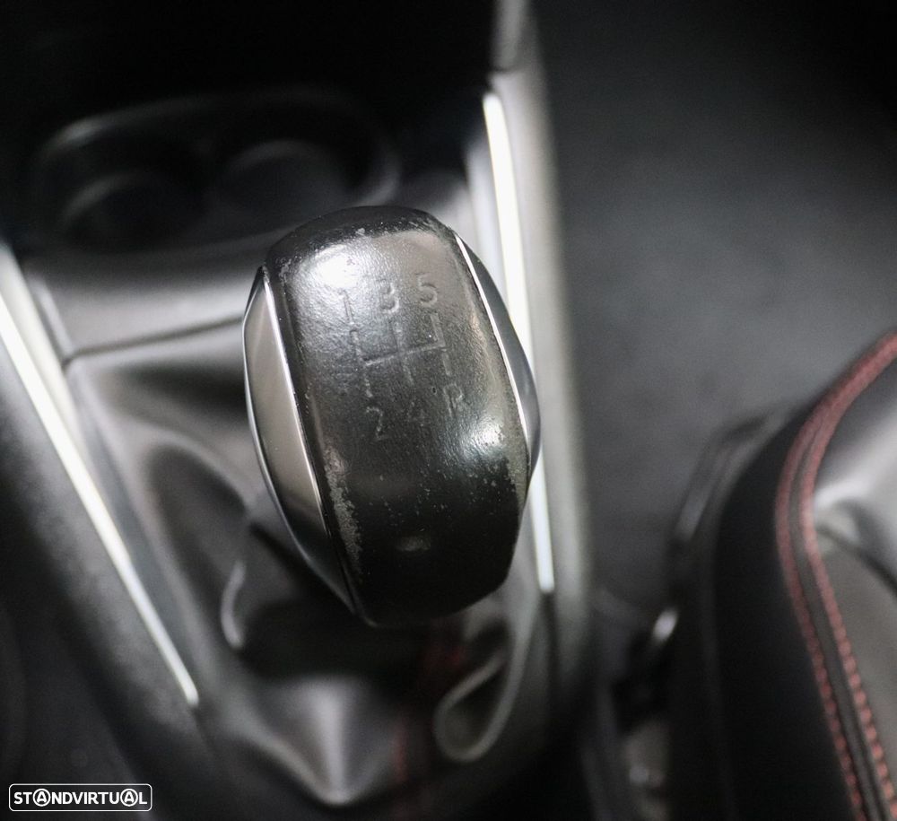 Peugeot 208 1.2 PureTech GT Line - 35