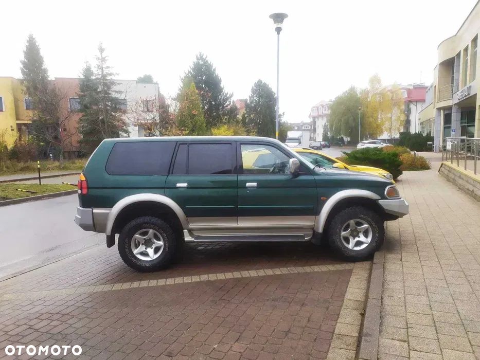 Mitsubishi Pajero Sport - 1