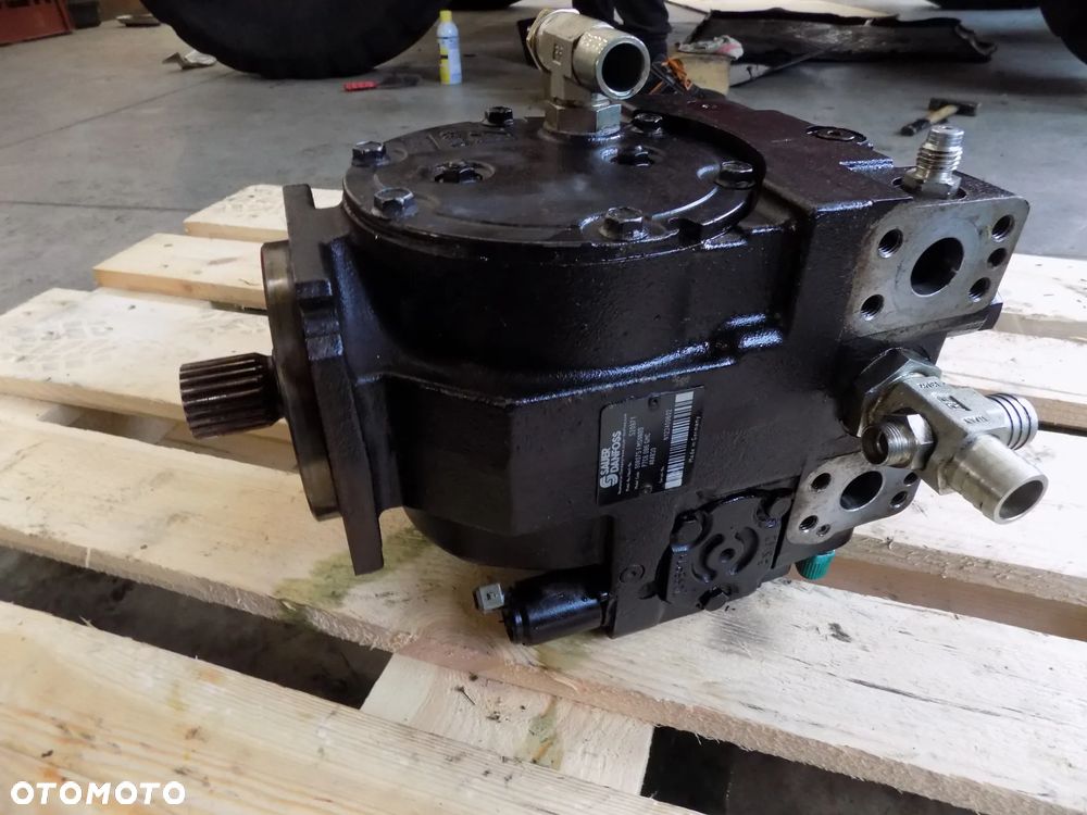 Merlo P 34.7 Pompa jazdy Merlo P34.7 TOP pompa jazdy hydrostat Sauer Danfoss 90R075 FMSNN8D - 7