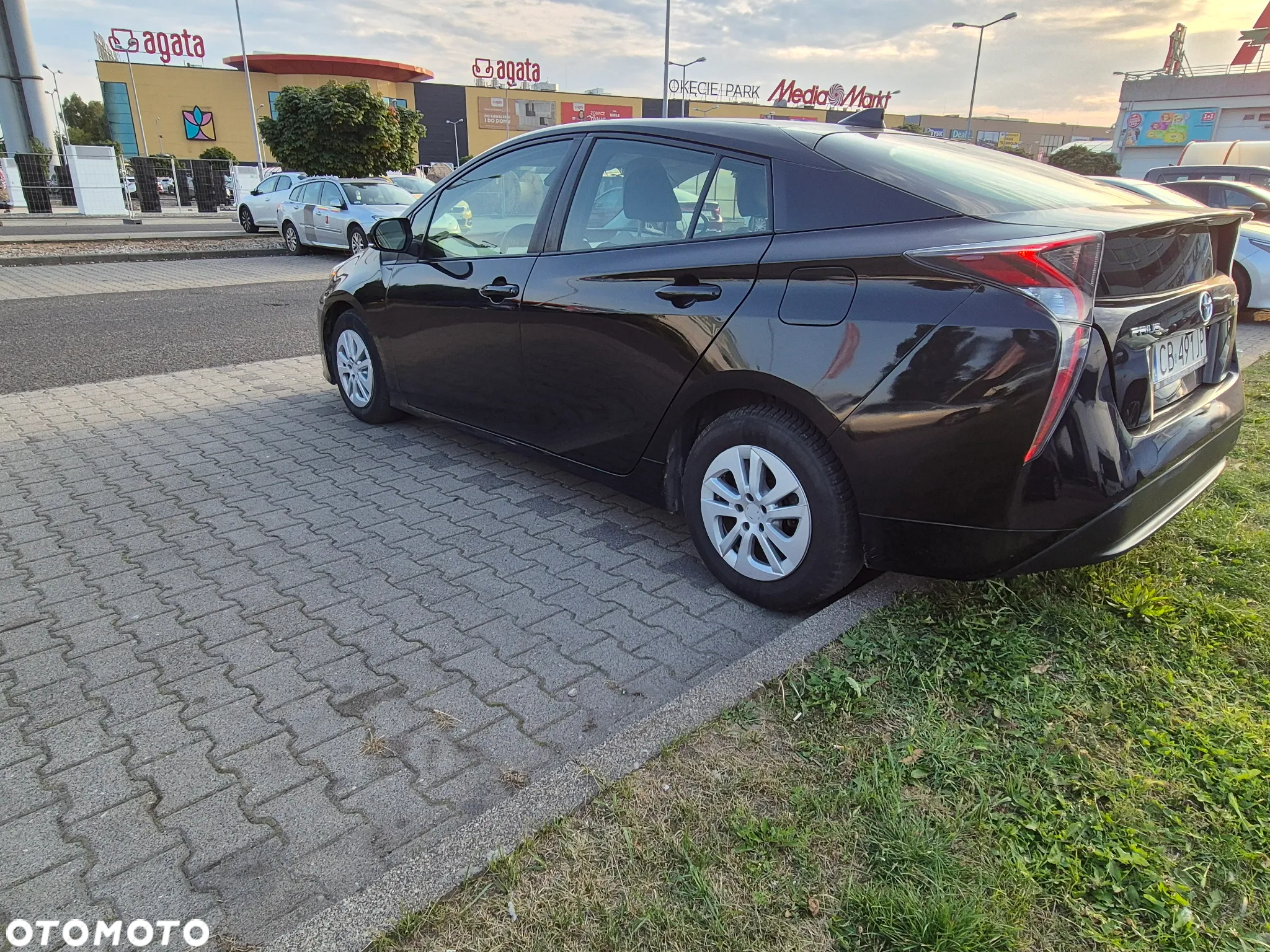 Toyota Prius (Hybrid) - 28