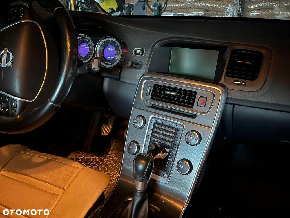Volvo S60 D2 R-Design - 14