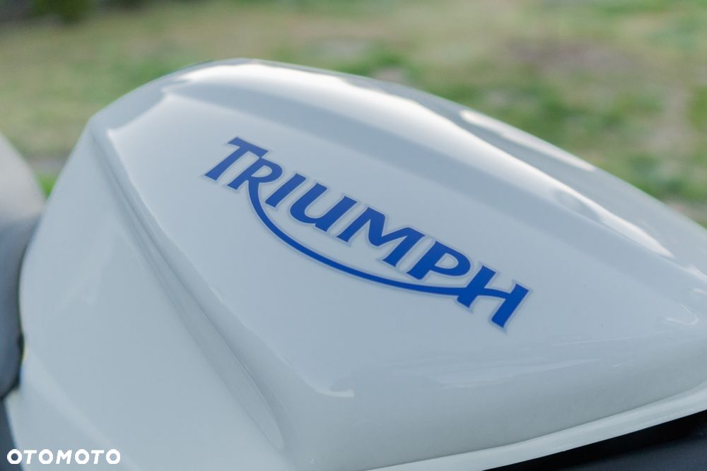 Triumph Street Triple - 16
