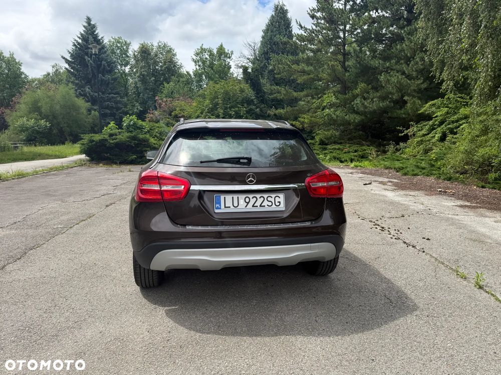 Mercedes-Benz GLA - 11