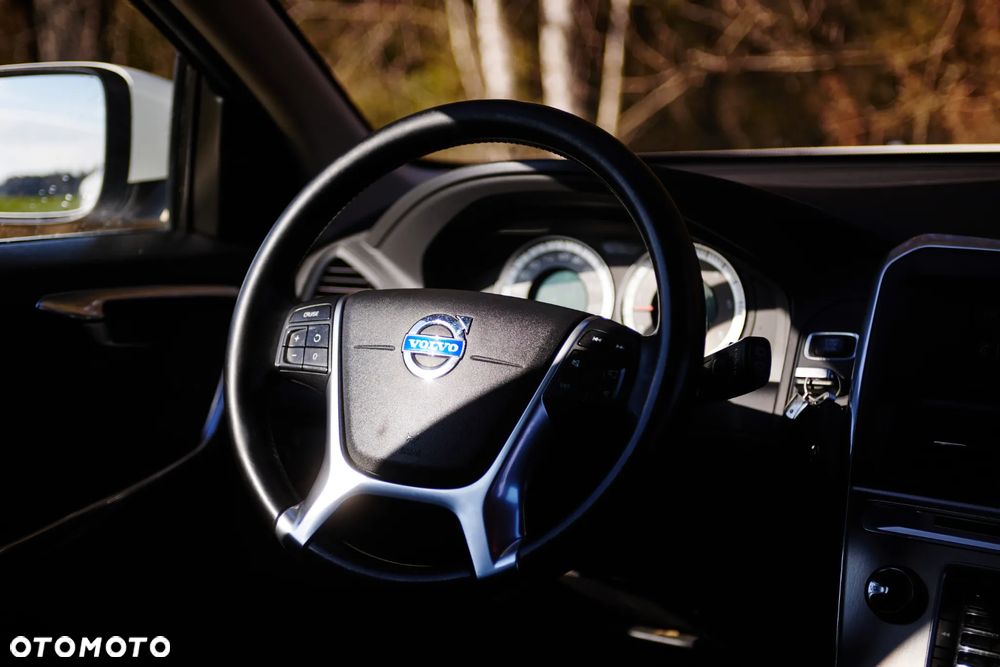 Volvo XC 60 D4 Momentum - 23