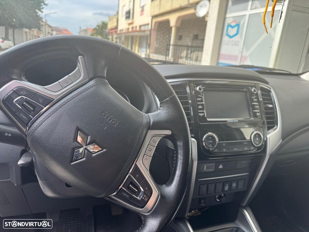 Mitsubishi L200 2.3 DI-D Space Cab Invite Strakar Look 4WD - 11
