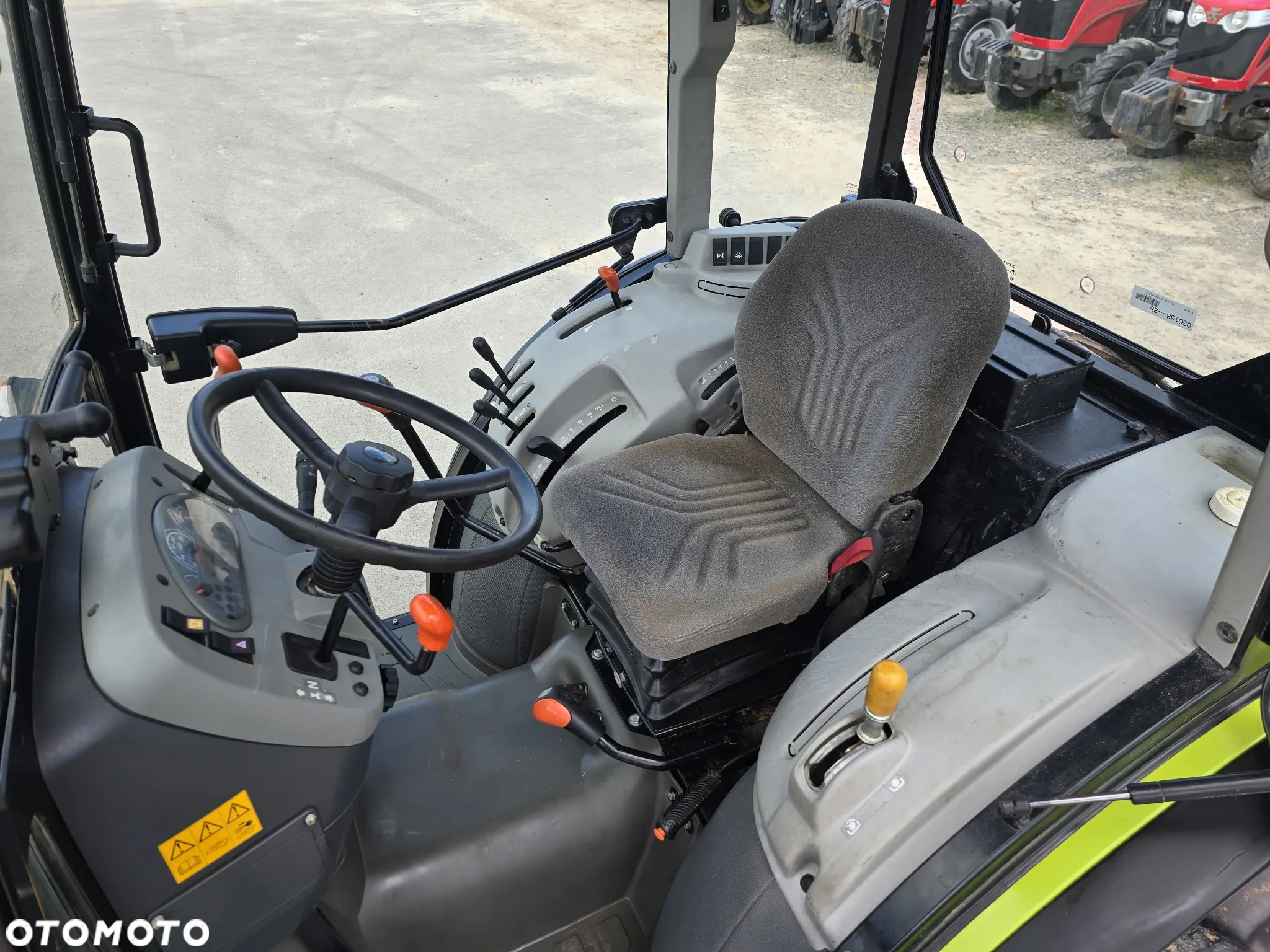 Claas Nexos 230F - 9