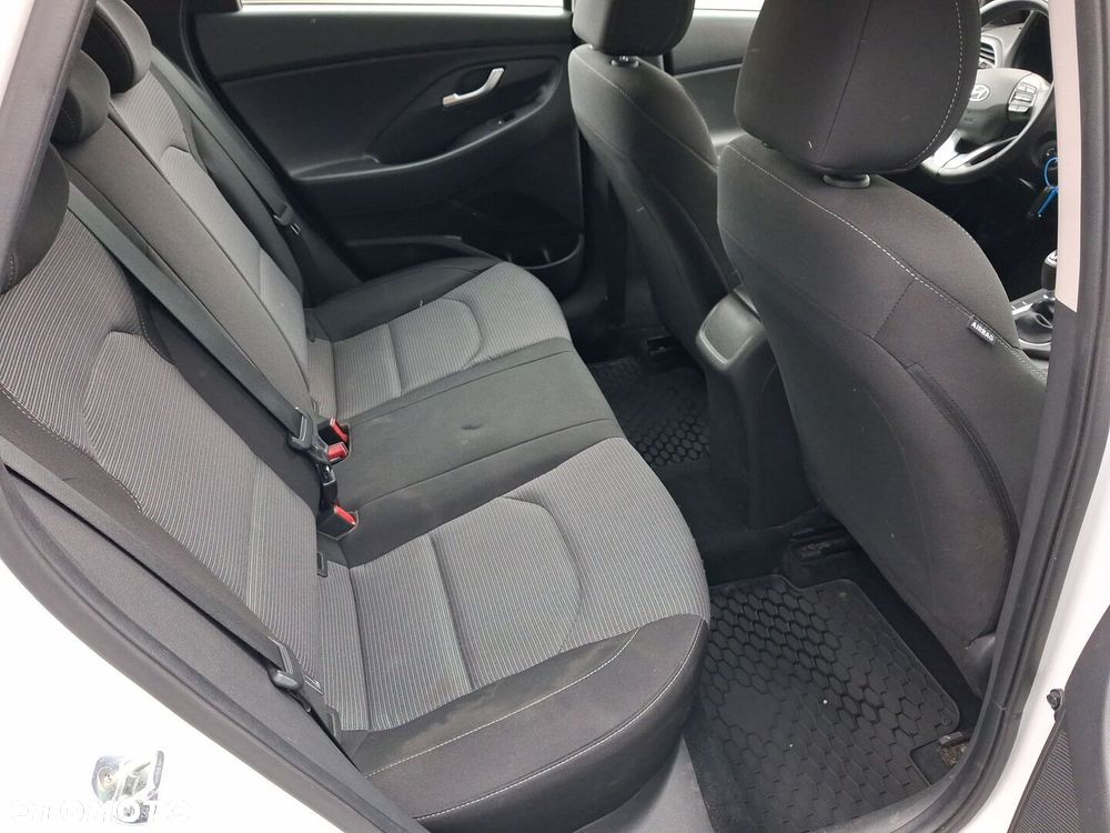 Hyundai i30 1.5 DPI Classic + - 12