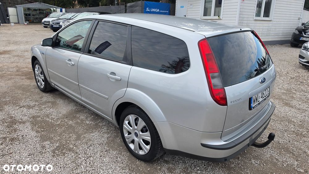Ford Focus 1.6 Ghia - 32
