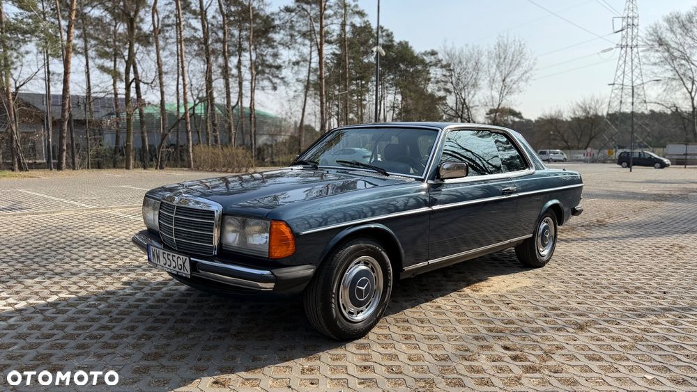 Mercedes-Benz W123 - 1