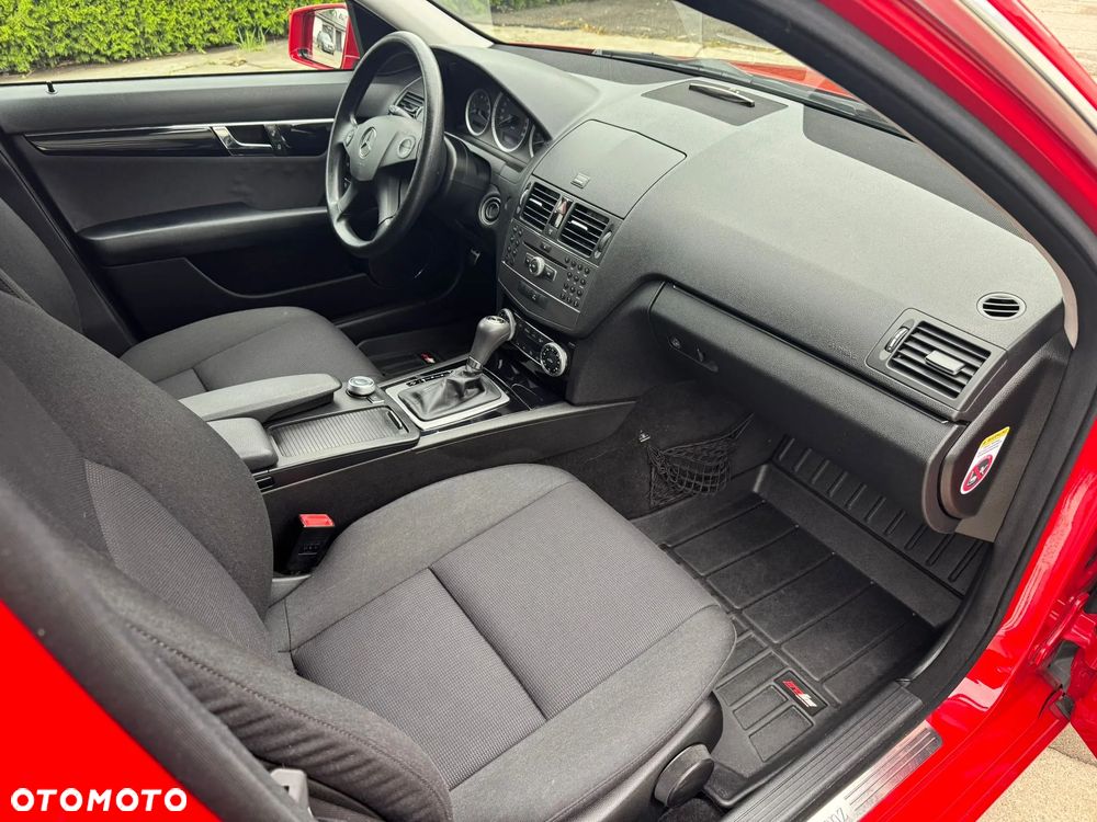 Mercedes-Benz Klasa C 180 T CGI Automatik BlueEFFICIENCY - 21