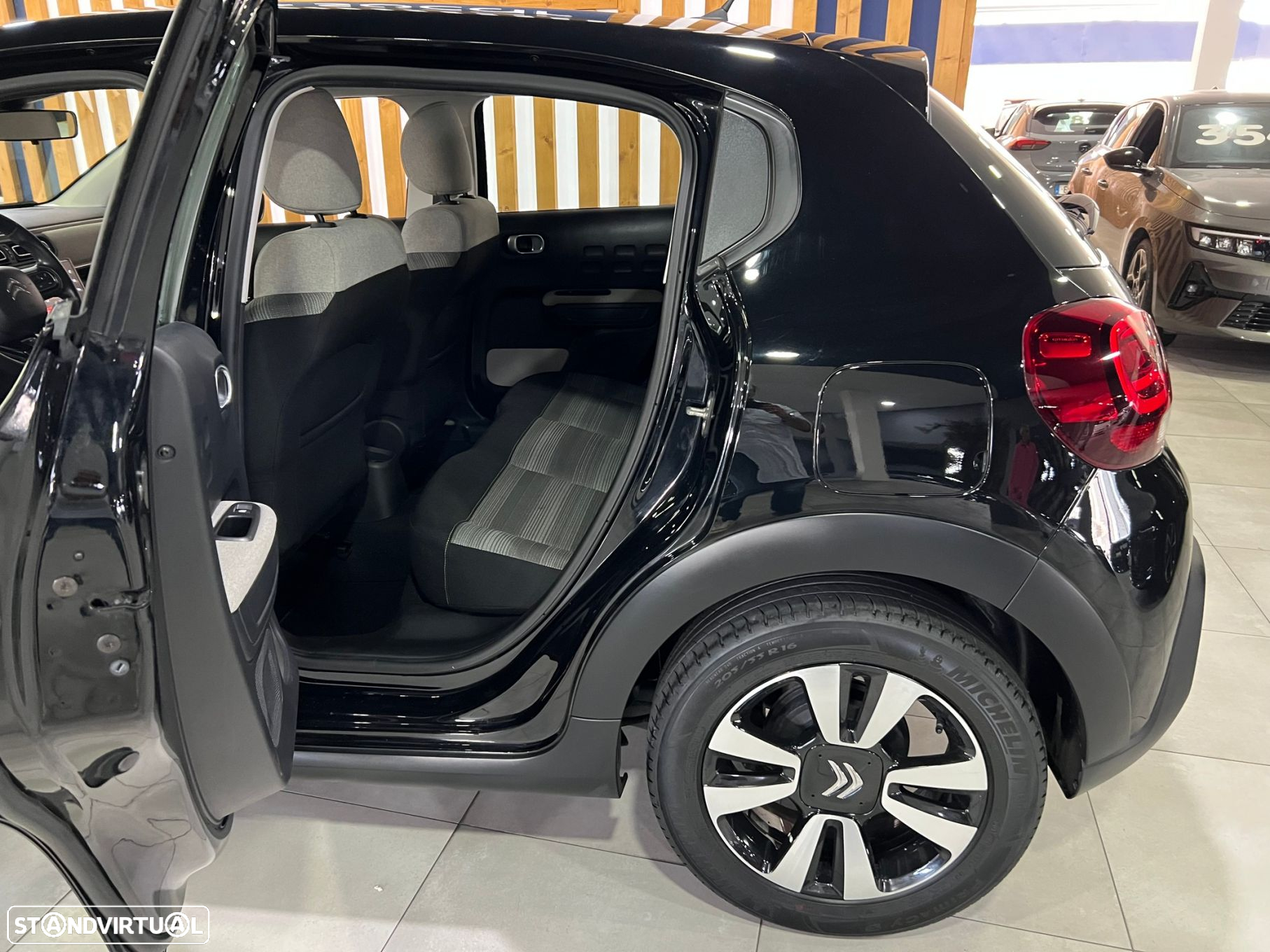 Citroën C3 1.2 PureTech Shine - 11