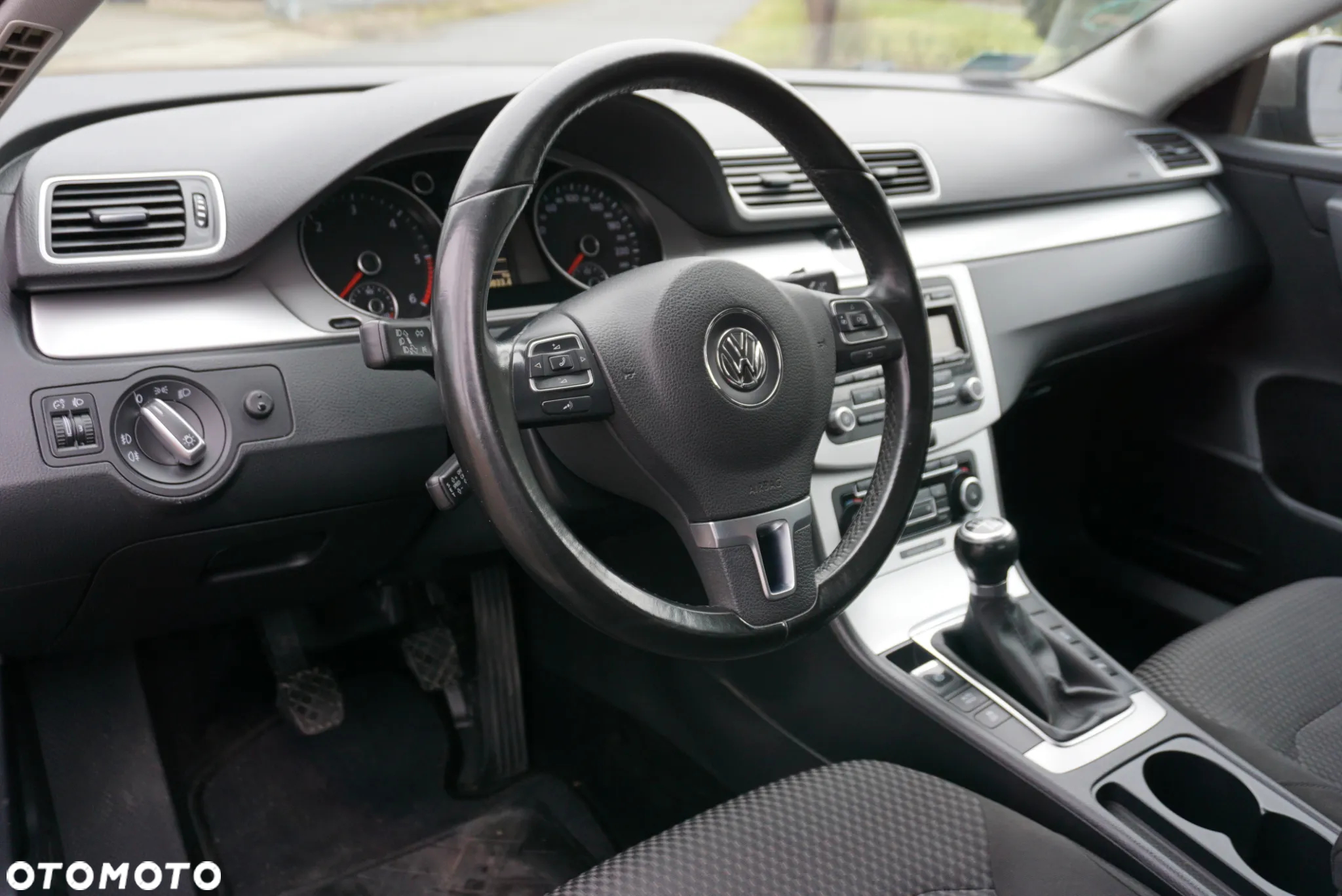 Volkswagen Passat 1.6 TDI DPF BlueMotion - 9