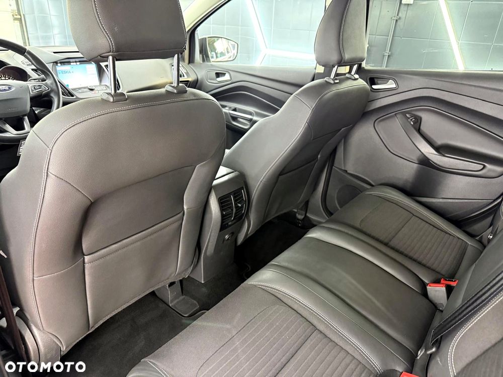 Ford Kuga 1.5 EcoBoost 2x4 Titanium - 25