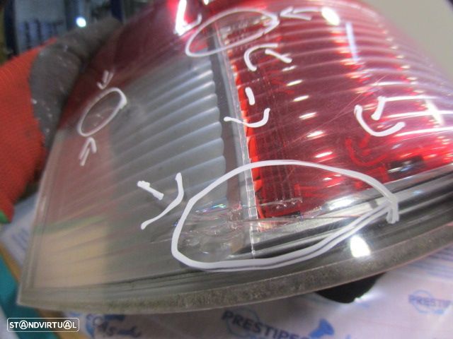Farol Tras Stop3293 TOYOTA YARIS 2011 1.4 D4D 90CV 5 CINZA ESQ ORIGINAL Danificado - 4