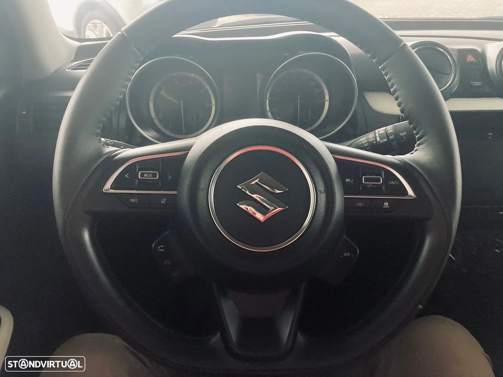 Suzuki Swift 1.2 Mild Hybrid GLX - 12