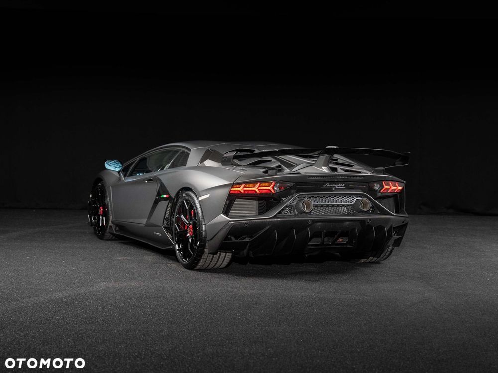 Lamborghini Aventador - 5