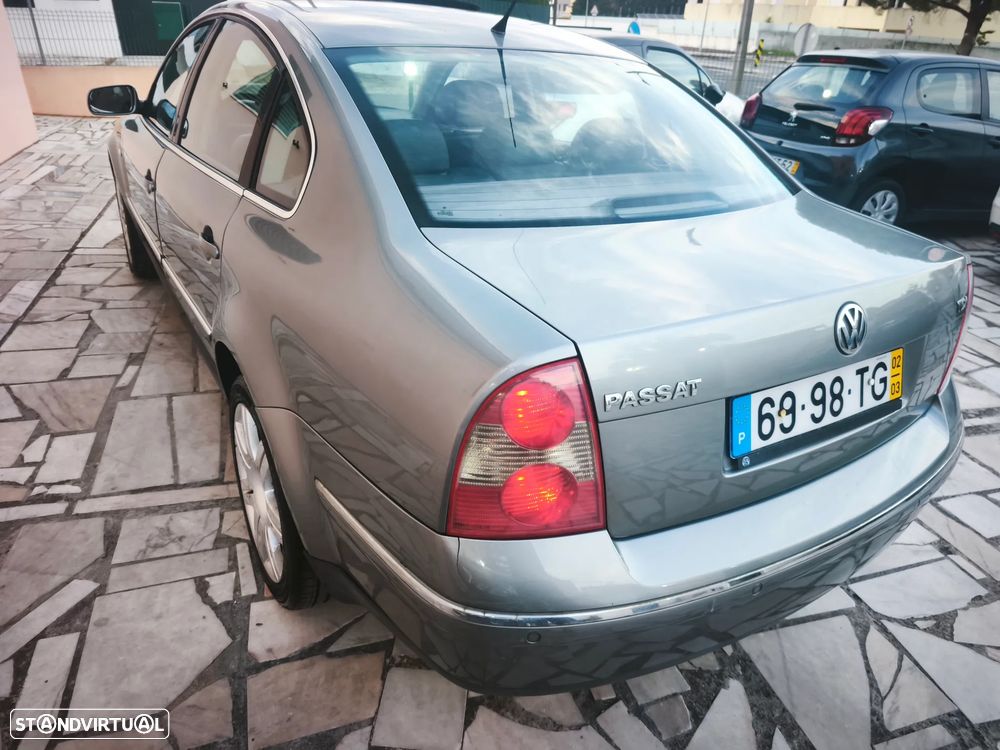 VW Passat 1.9 TDi Highline - 5