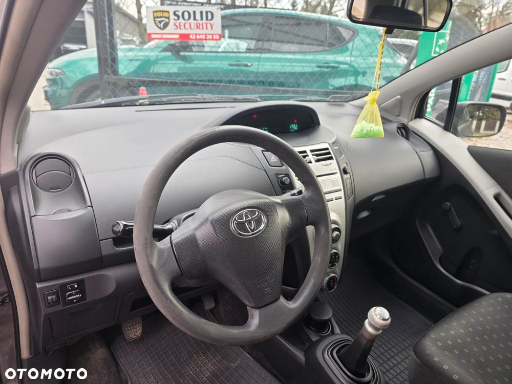 Toyota Yaris 1.3 Terra - 14