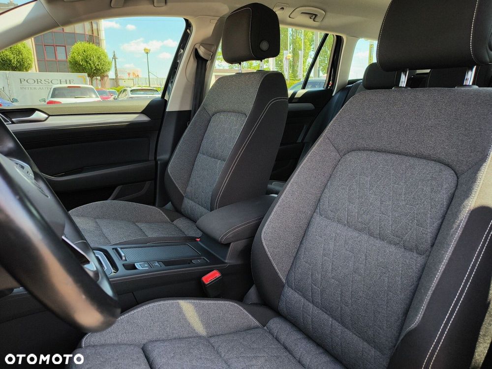 Volkswagen Passat - 11