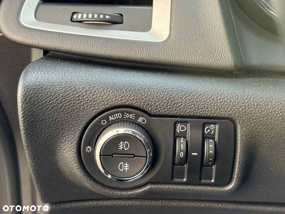 Opel Astra 1.4 T Enjoy S&S - 14