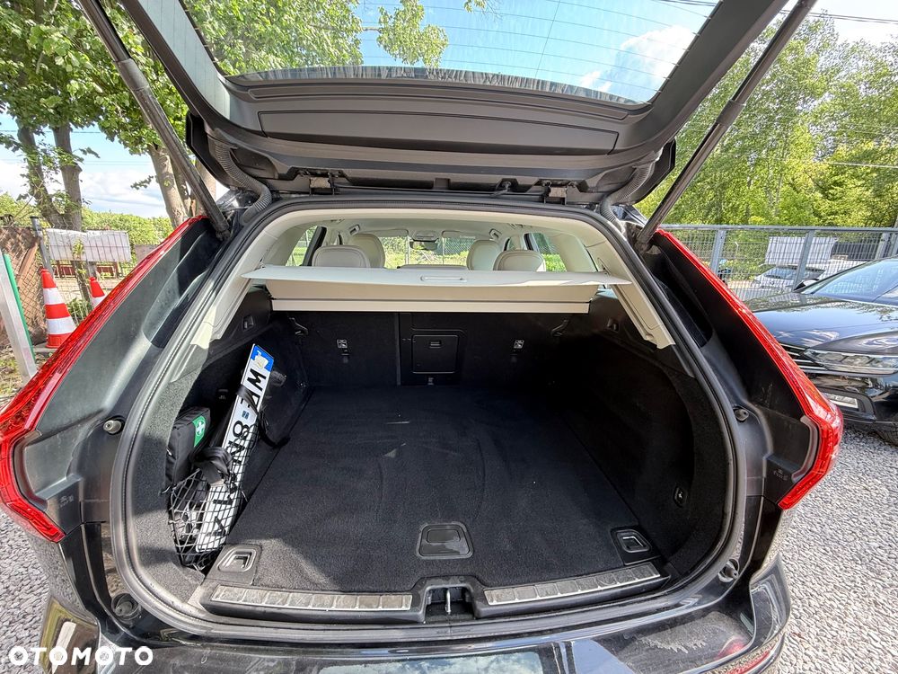 Volvo XC 60 B4 B Plus Dark - 30