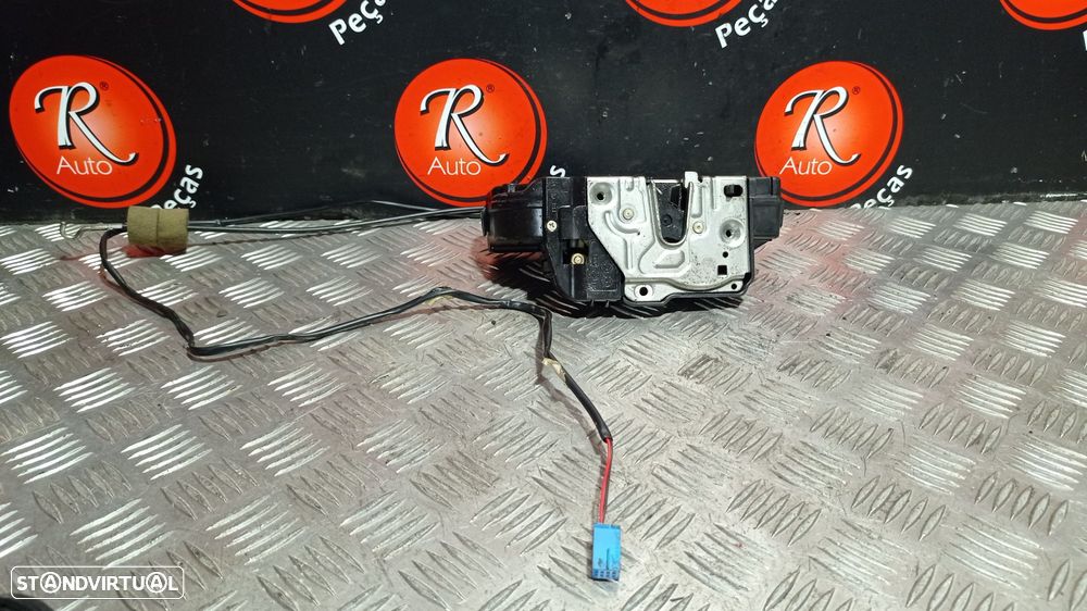 Fecho T.D Mercedes-Benz C-Class (W203) - 1