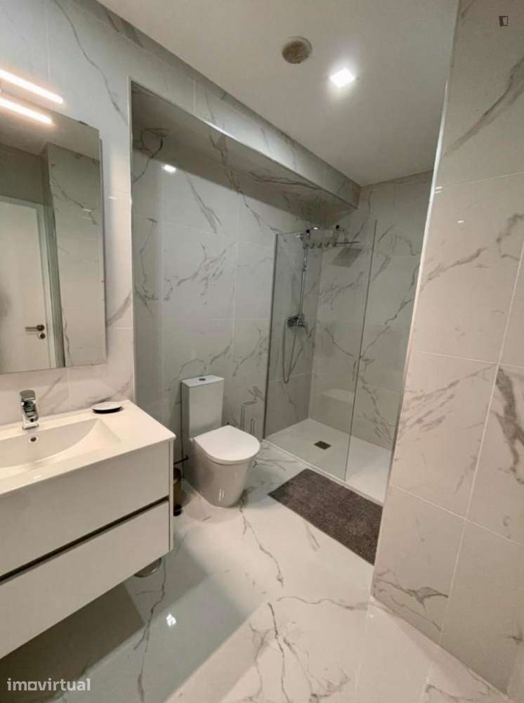 Quarto - localizado em Paranhos Porto - Grande imagem: 2/9