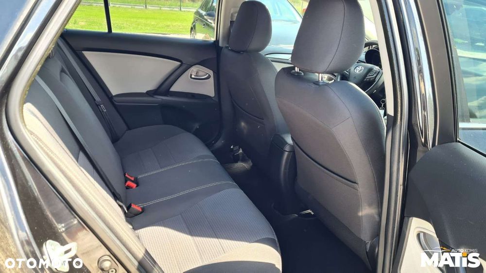 Toyota Avensis - 13