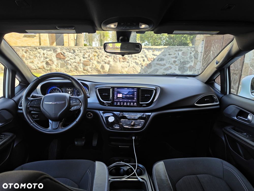 Chrysler Pacifica - 17