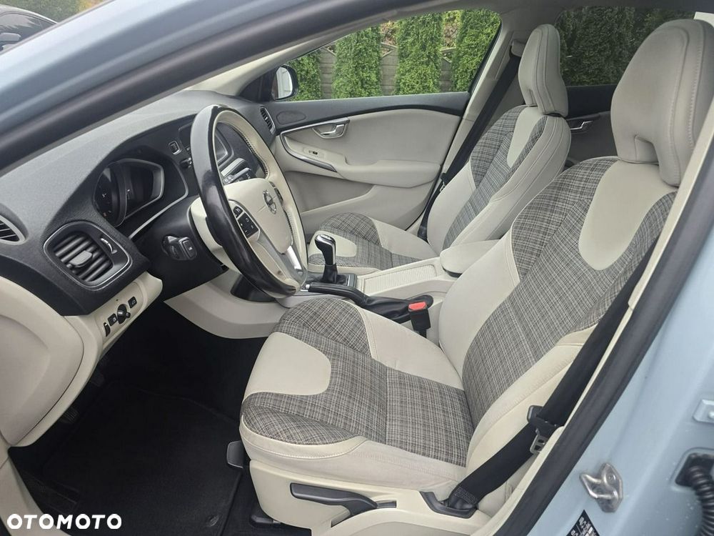 Volvo V40 Cross Country - 13