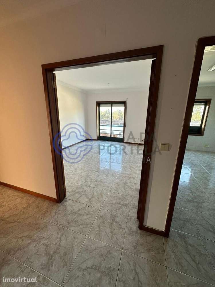 Apartamento T2 com Garagem — Olival (Vila Nova de Gaia) - Grande imagem: 3/19