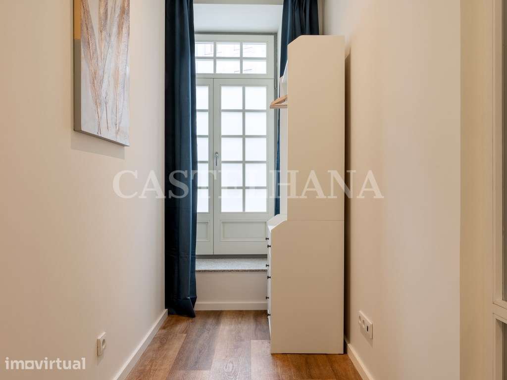 Apartamento T1+1 com varanda na zona histórica do Porto - Grande imagem: 5/76