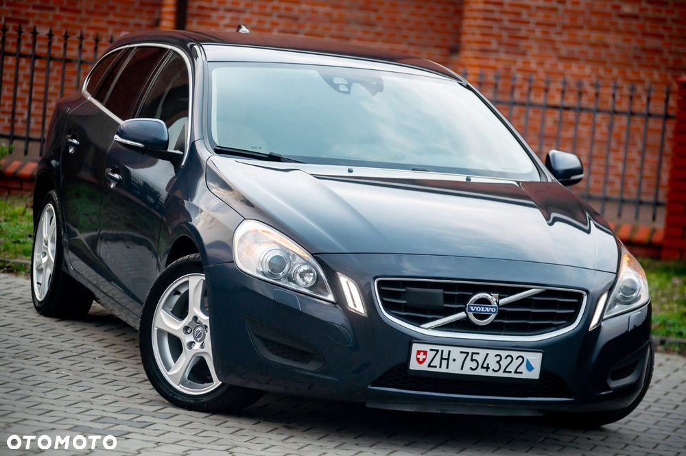 Volvo V60 T6 AWD Geartronic Momentum - 3