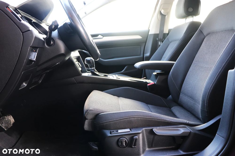Volkswagen Passat 2.0 TDI SCR DSG Comfortline - 19