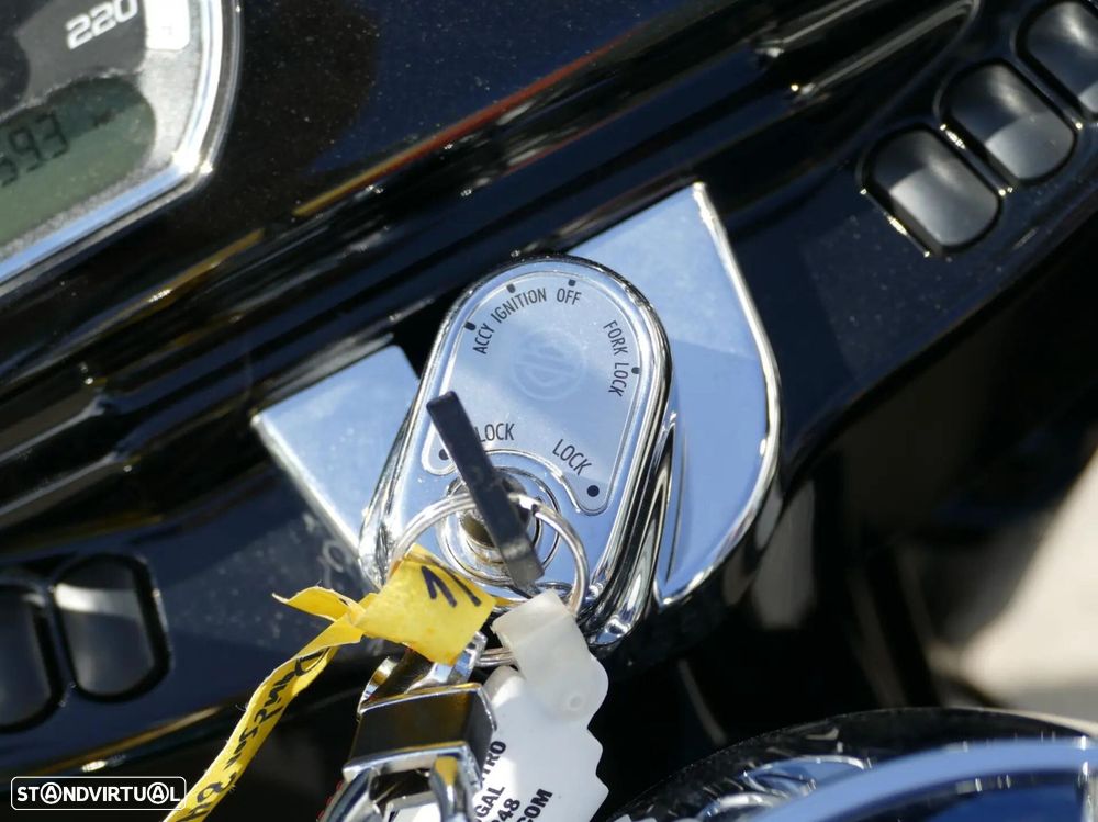 Harley-Davidson FL - 18