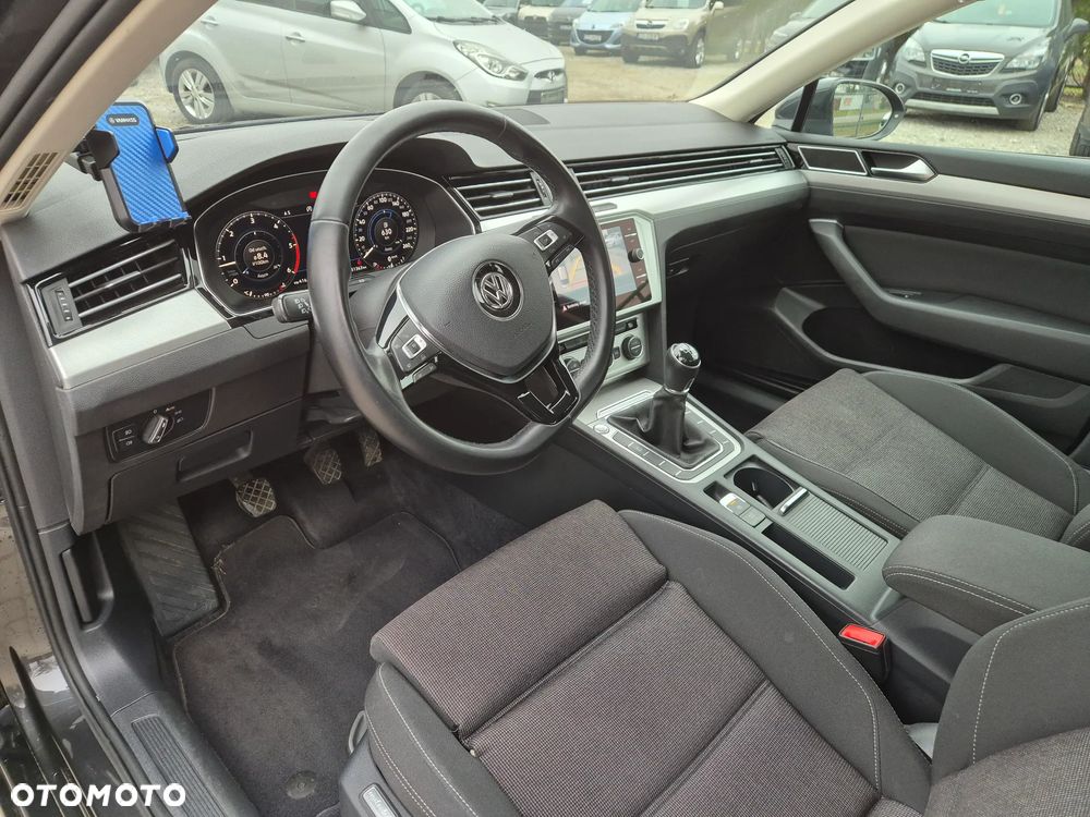 Volkswagen Passat 1.6 TDI BMT Comfortline - 12