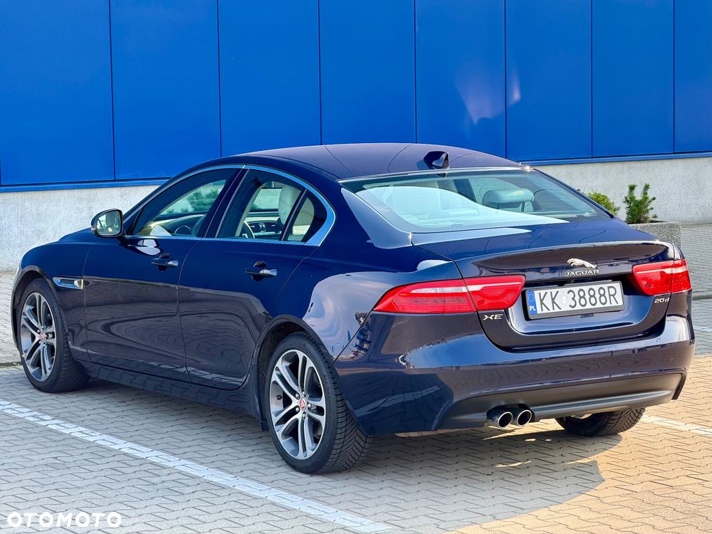 Jaguar XE 20d Prestige - 4