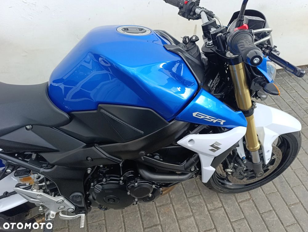 Suzuki GSR - 27
