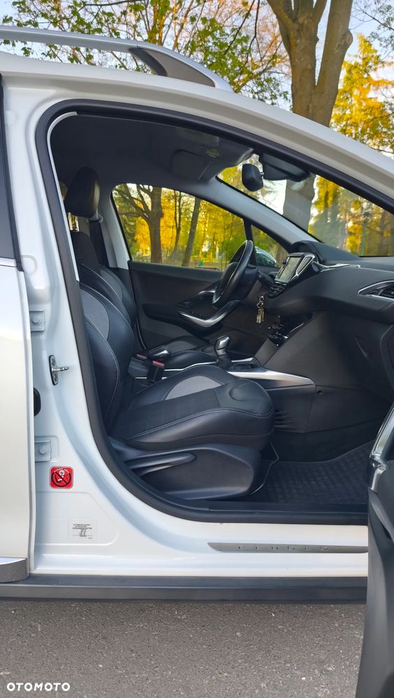 Peugeot 2008 1.6 e-HDi Allure S&S - 21