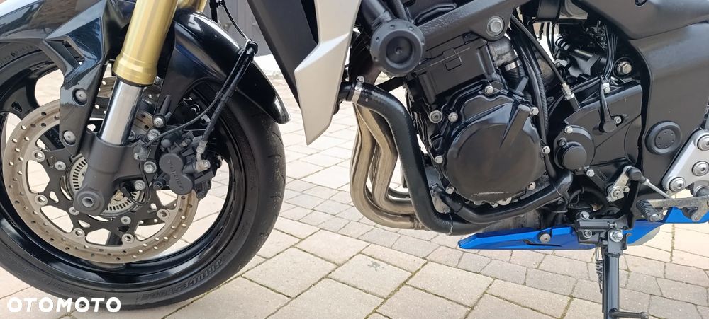 Suzuki GSR - 36