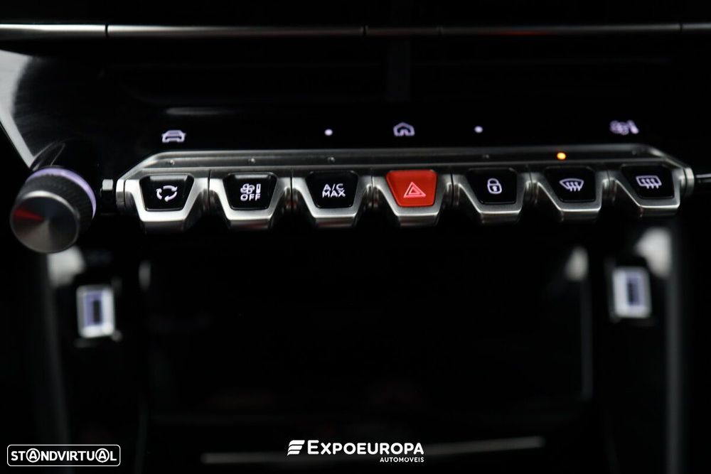 Peugeot e-2008 Allure - 18