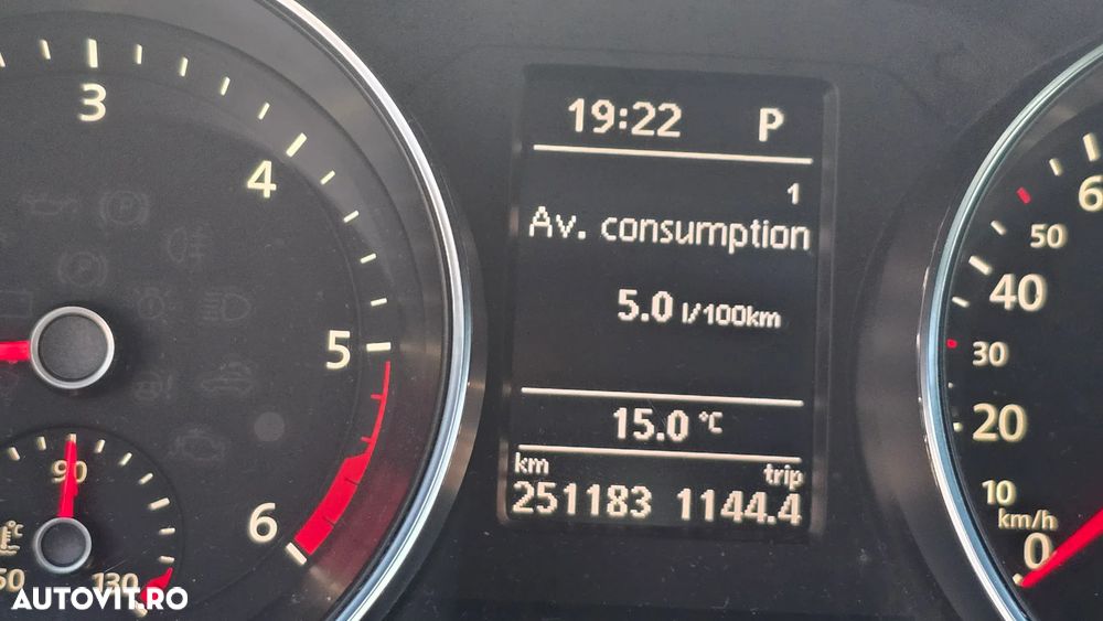 Volkswagen Jetta 2.0 TDI DSG Highline - 12