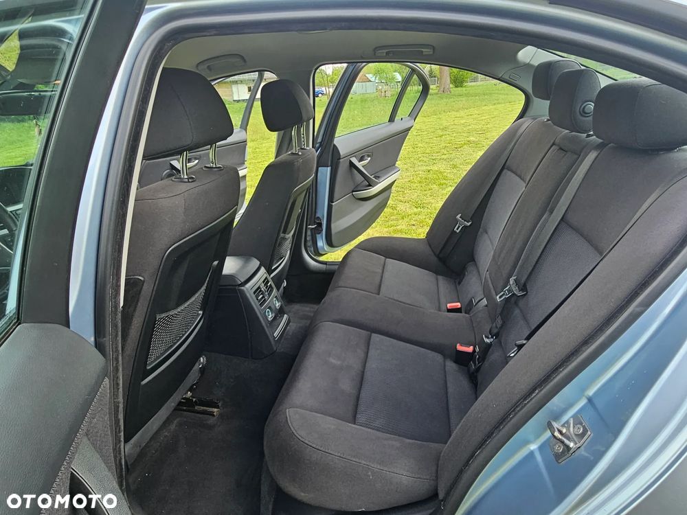 BMW Seria 3 318i Edition Sport - 5