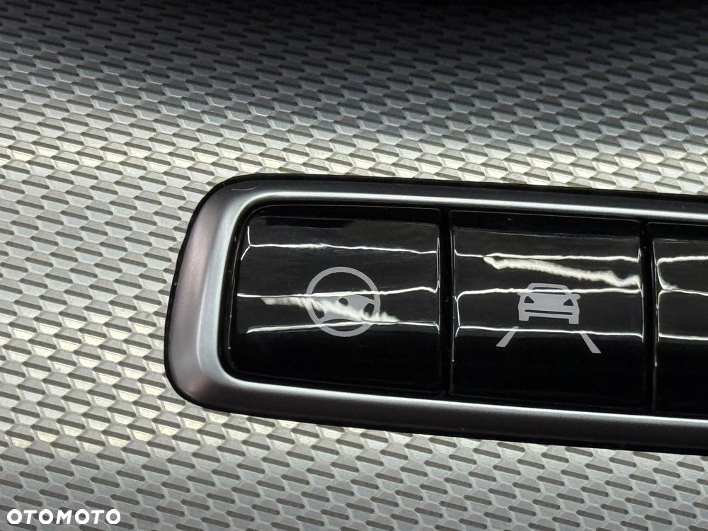 Mercedes-Benz Klasa E 220 d 9G-TRONIC - 21