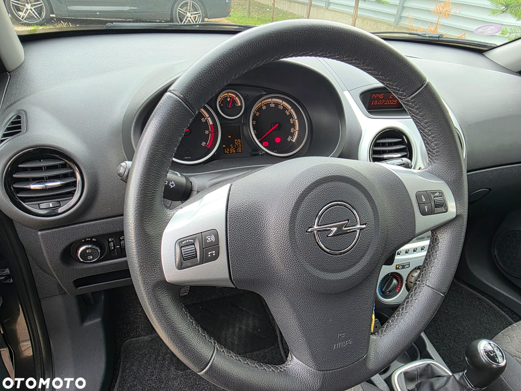 Opel Corsa 1.2 16V Cosmo S&S - 25