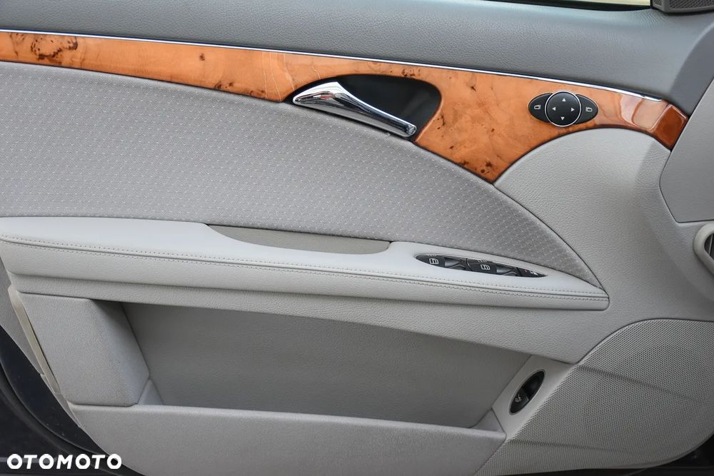 Mercedes-Benz Klasa E 500 4-Matic Avantgarde - 19