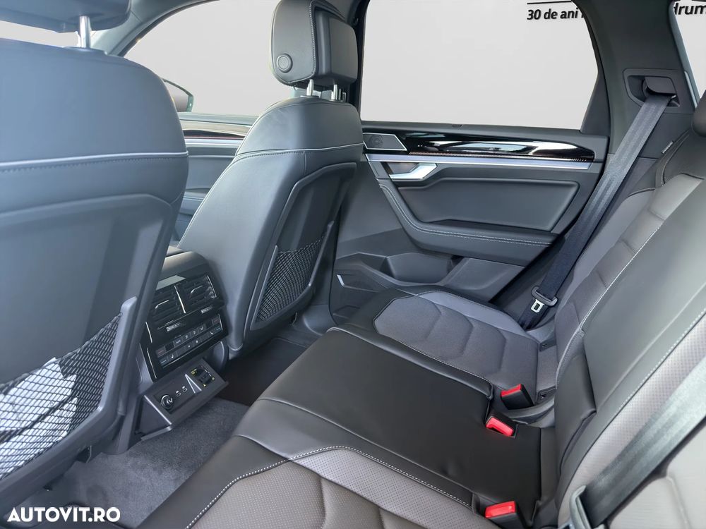 Volkswagen Touareg V6 TDI 4MOTION R-Line - 13